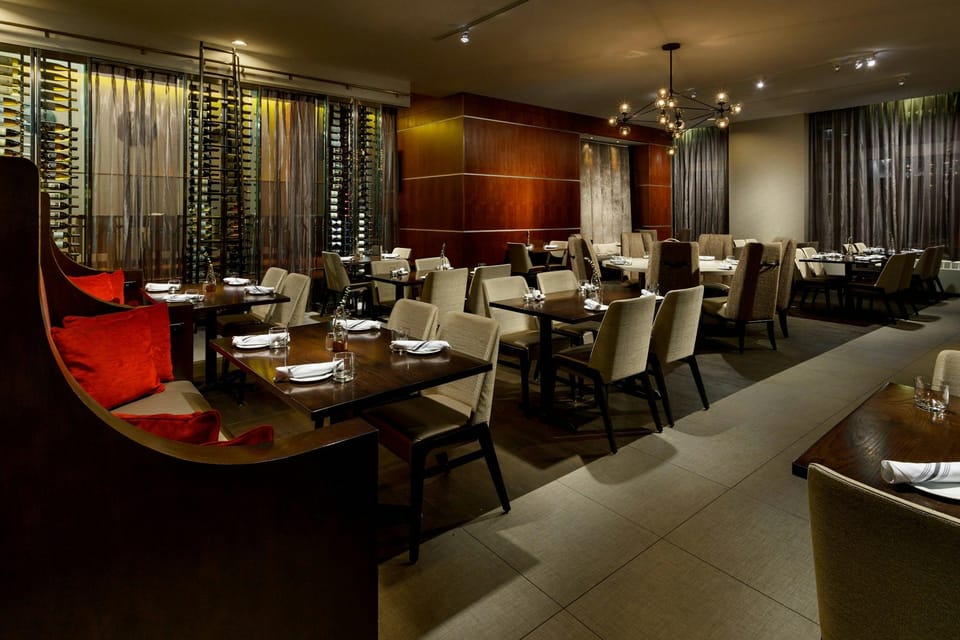 Courtyard by Marriott Chicago Downtown/Magnificent Mile Hotel in Streeterville