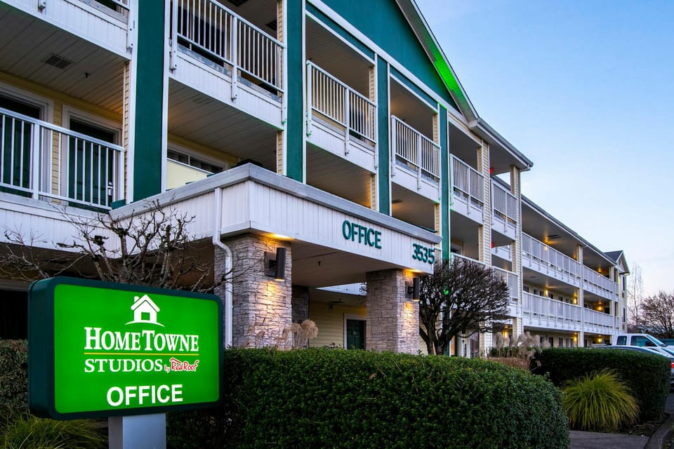 HomeTowne Studios Salem, OR Hotel in Salem