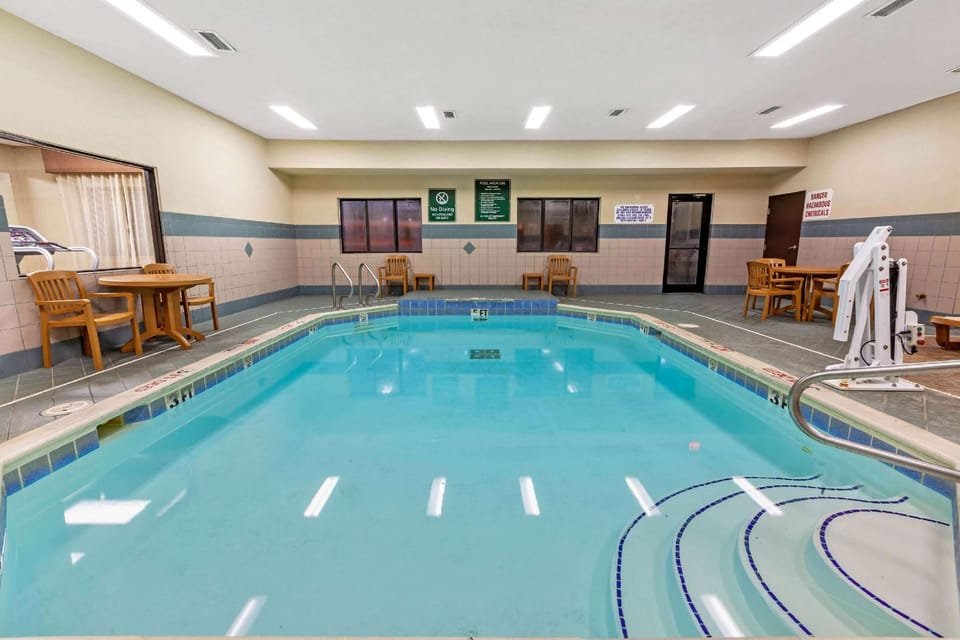 La Quinta Inn & Suites by Wyndham South Bend Hotel in South Bend