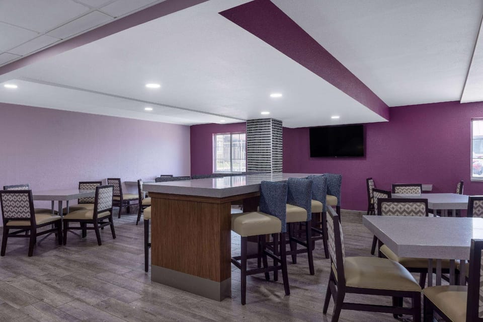 La Quinta Inn by Wyndham Kansas City Lenexa Hotel in Lenexa