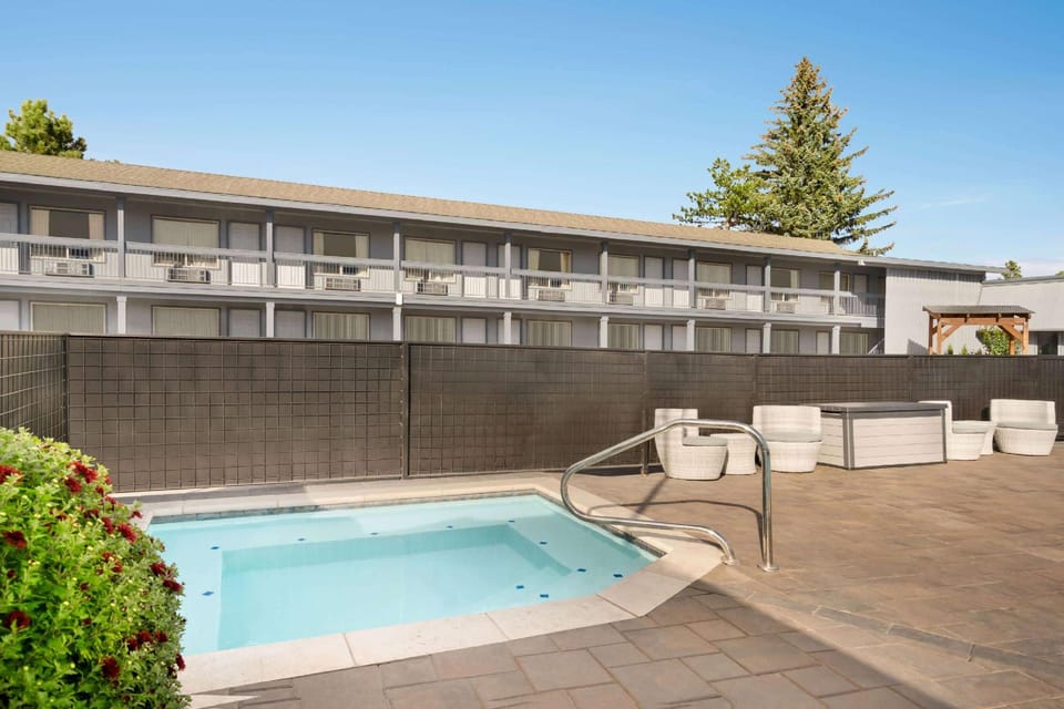 Days Inn by Wyndham Bend Hotel in Bend
