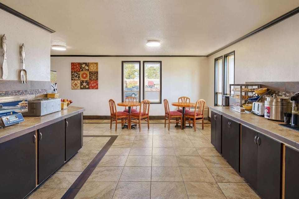 Days Inn by Wyndham Bend Hotel in Bend