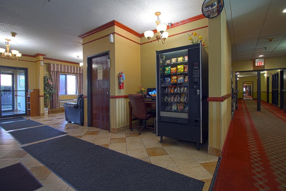 Geneva Motel Inn Hotel in Saint Charles