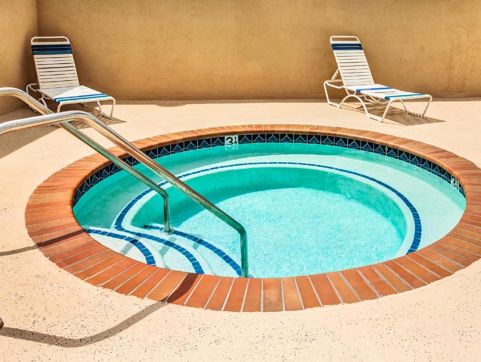 Days Inn & Suites by Wyndham Fullerton Hotel in La Habra
