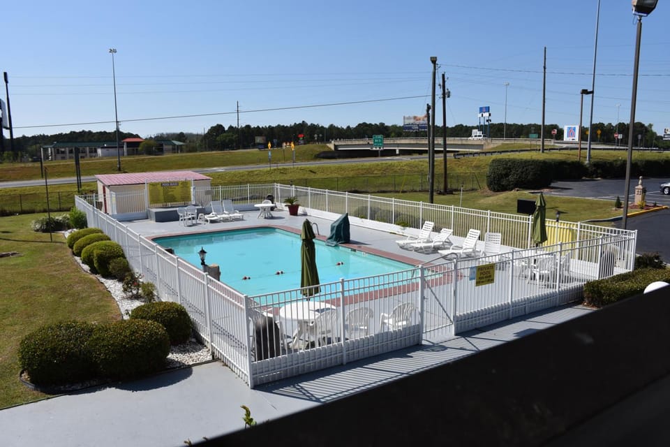 Super 8 By Wyndham Tifton Hotel in Tifton