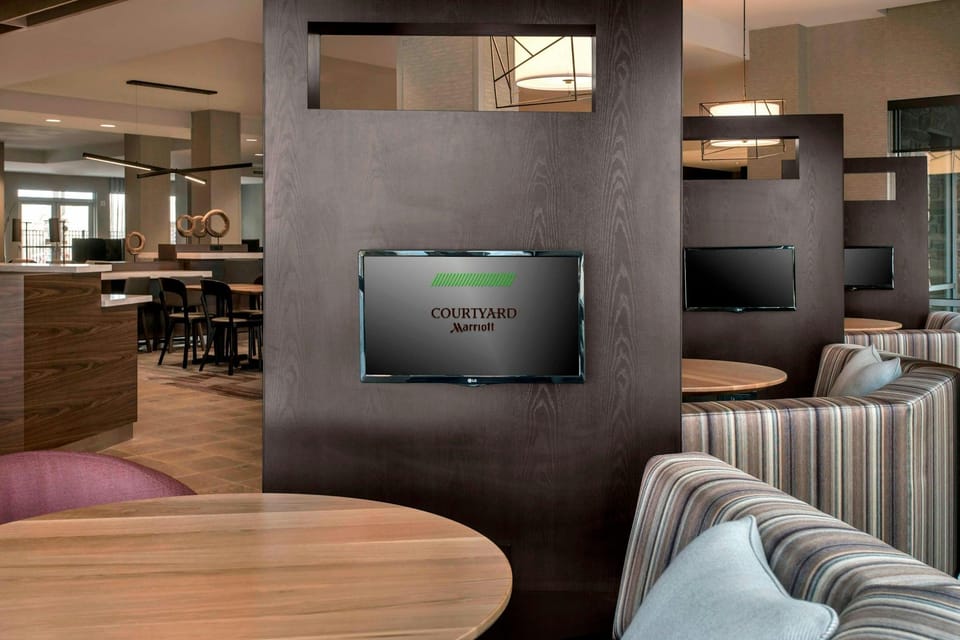 Courtyard by Marriott Schenectady at Mohawk Harbor Hotel in Schenectady