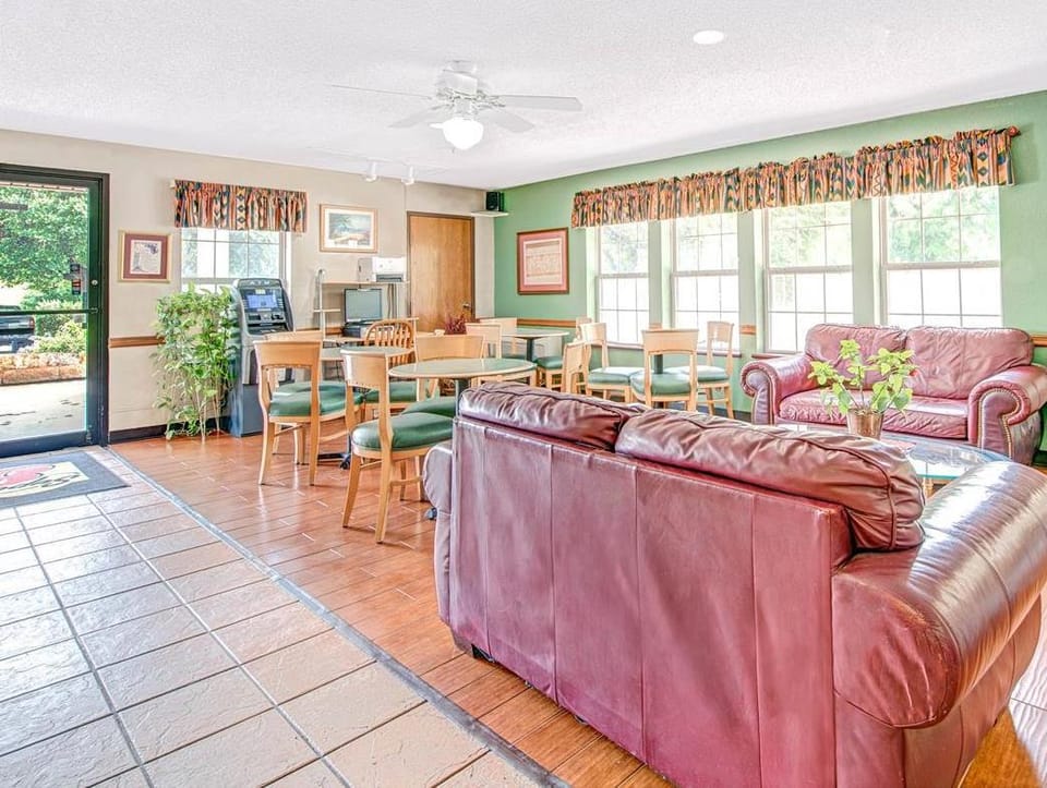 Super 8 By Wyndham San Antonio/Fiesta Hotel in San Antonio