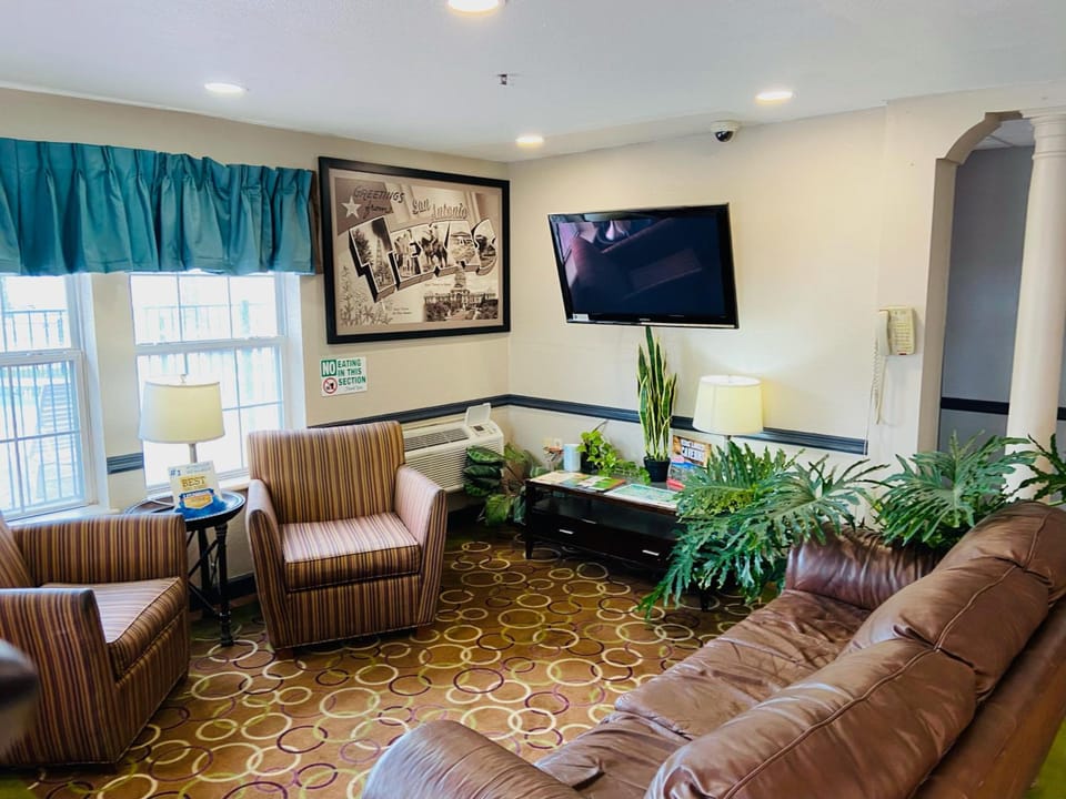 Super 8 By Wyndham San Antonio/Fiesta Hotel in San Antonio