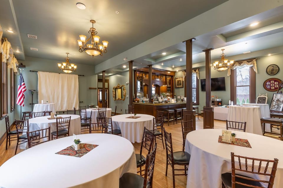 Steele Mansion Inn & Gathering Hub Inn in Lake Erie