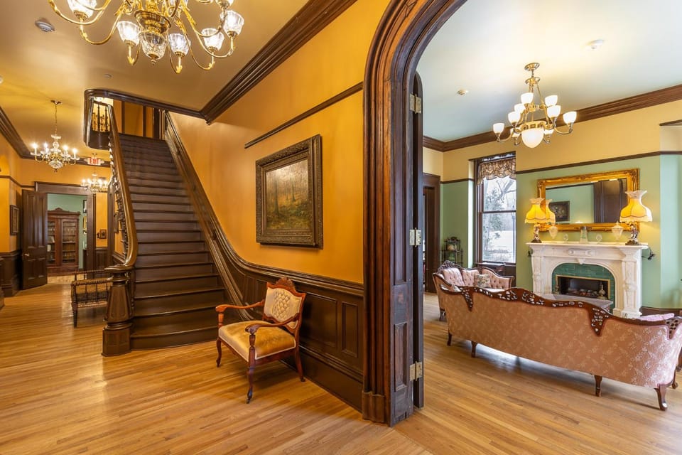 Steele Mansion Inn & Gathering Hub Inn in Lake Erie