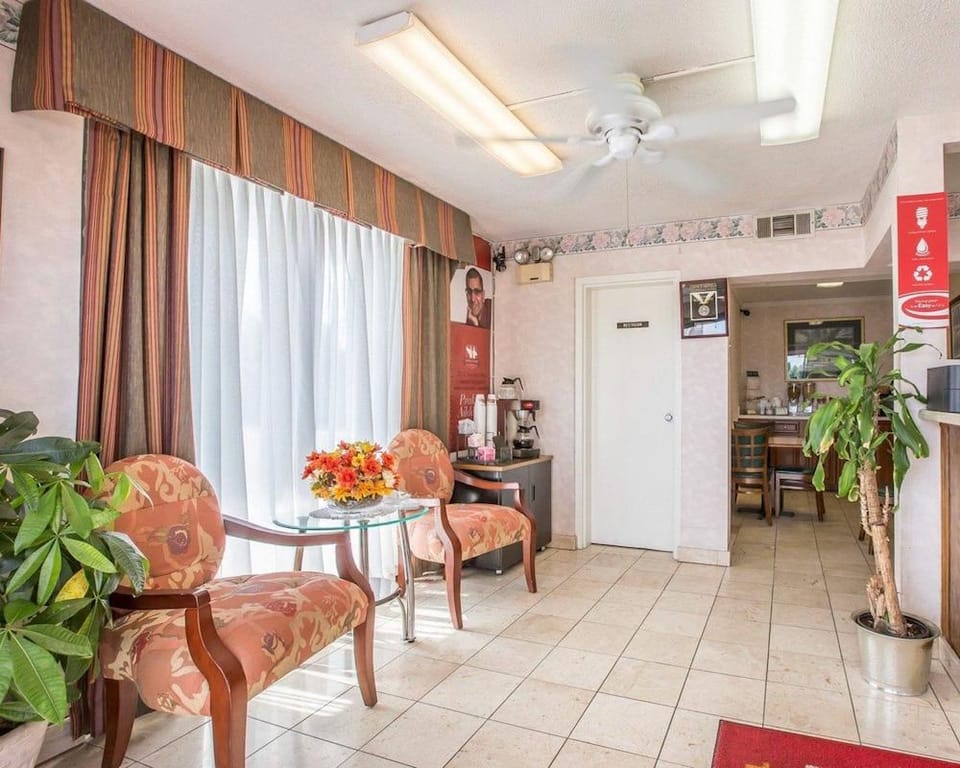 Econo Lodge Thomson Hotel in South Carolina