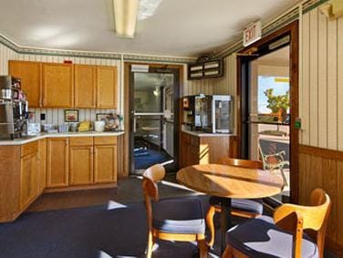 Super 8 By Wyndham Macon Hotel in Missouri