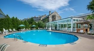 Swimming pool [outdoor]