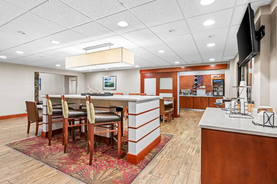 La Quinta Inn & Suites by Wyndham Boone University Hotel in Boone