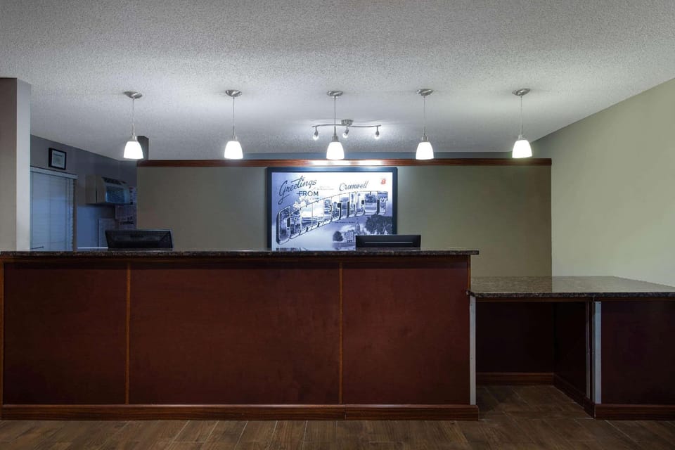Super 8 By Wyndham Cromwell/Middletown Hotel in Middletown