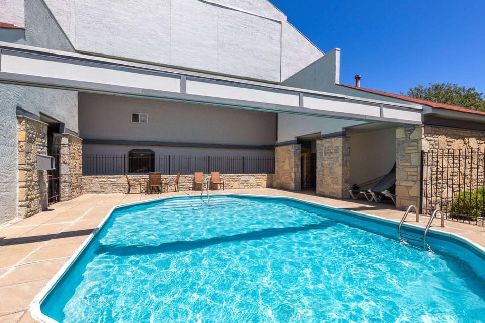Super 8 By Wyndham Fort Mitchell Cincinnati Area Hotel in Fort Mitchell