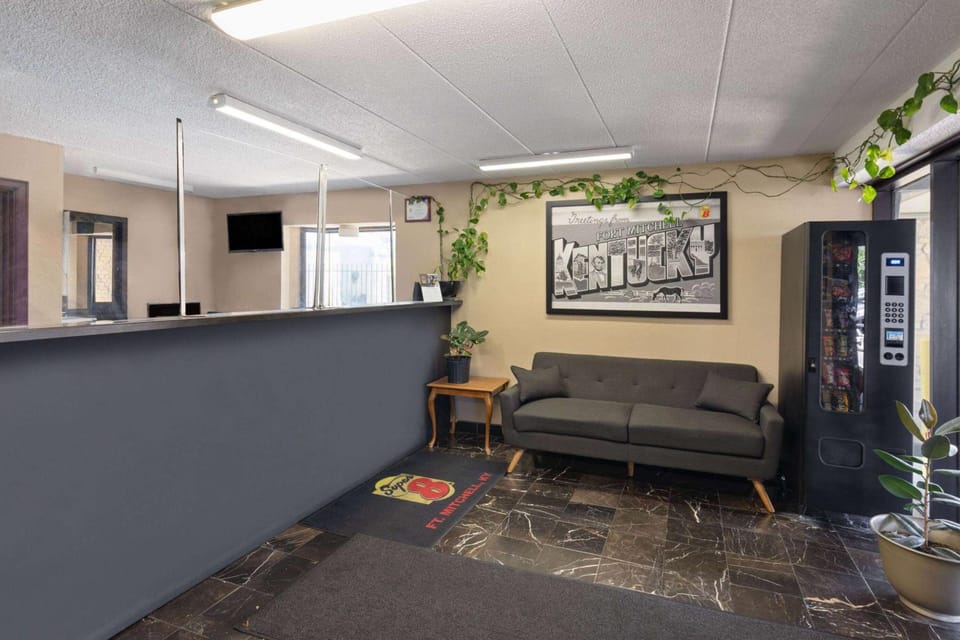 Super 8 By Wyndham Fort Mitchell Cincinnati Area Hotel in Fort Mitchell