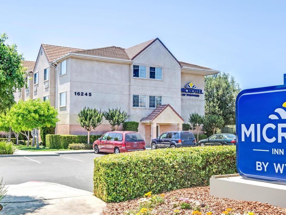 Microtel Inn & Suites by Wyndham Morgan Hill/San Jose Area Hotel in Morgan Hill