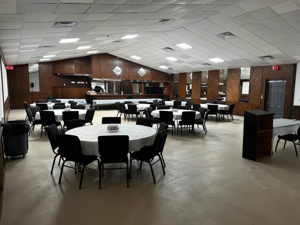 Super 8 By Wyndham Corsicana Hotel in Corsicana