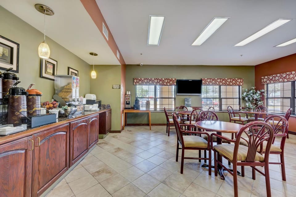 Super 8 By Wyndham Weslaco Hotel in Weslaco