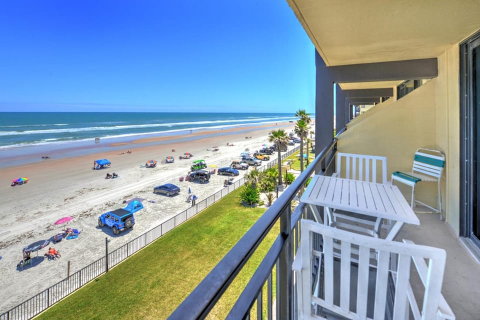Daytona Beach Hawaiian Inn Hotel in Daytona Beach Shores