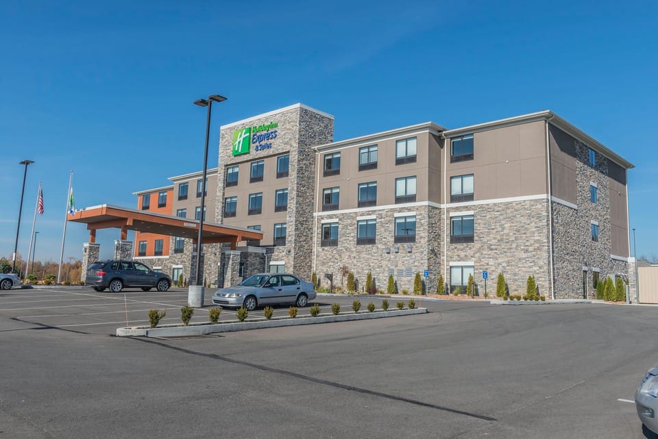 Holiday Inn Express & Suites Clarion By IHG Hotel in Allegheny River