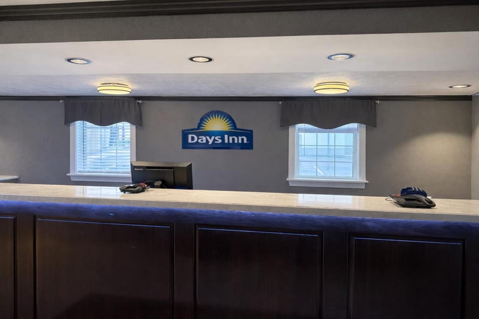 Days Inn by Wyndham Amherst Hotel in Lake Erie