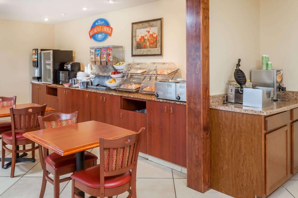 Baymont by Wyndham Peoria Hotel in Peoria
