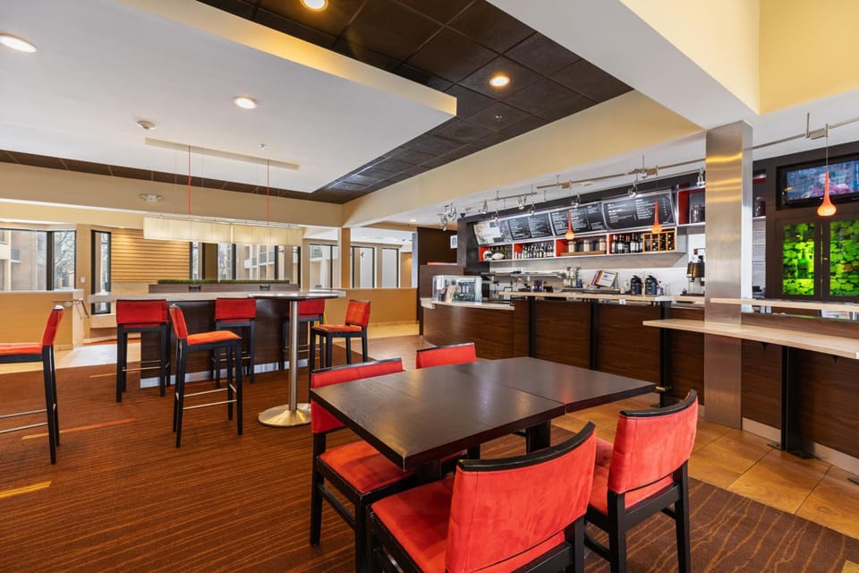 Courtyard by Marriott Toledo Airport Holland Hotel in Holland