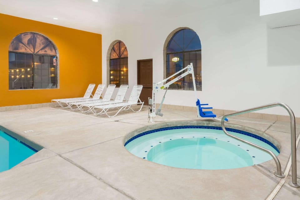 Days Inn by Wyndham Holbrook Hotel in Holbrook