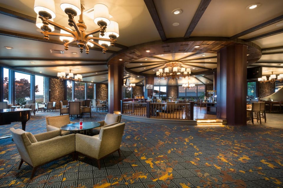 Lodge of Four Seasons Golf Resort, Marina & Spa Resort in Village Four Seasons