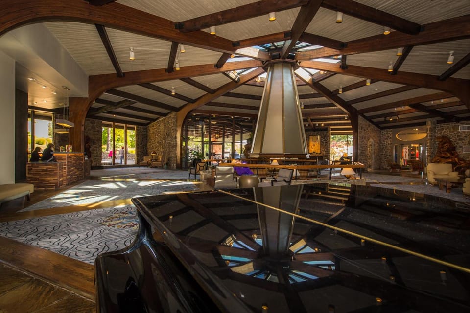 Lodge of Four Seasons Golf Resort, Marina & Spa Resort in Village Four Seasons