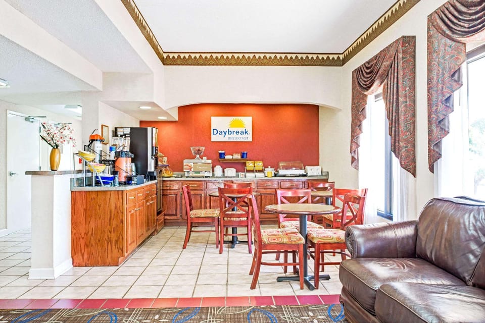 Days Inn by Wyndham Covington Hotel in Tennessee
