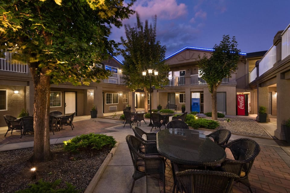 Days Inn by Wyndham Kelowna Hotel in Kelowna