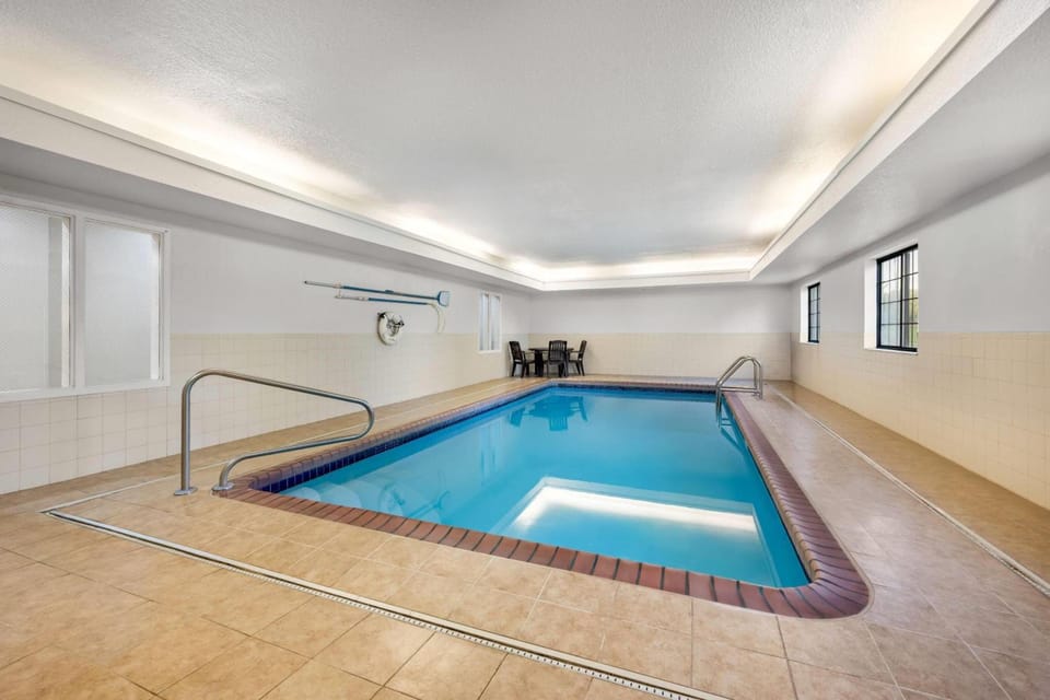 Days Inn by Wyndham near Kansas Speedway Hotel in Kansas City