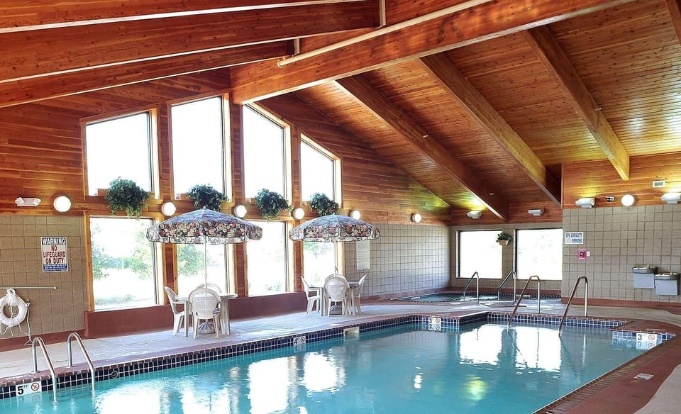 AmericInn by Wyndham Oswego Hotel in Aurora