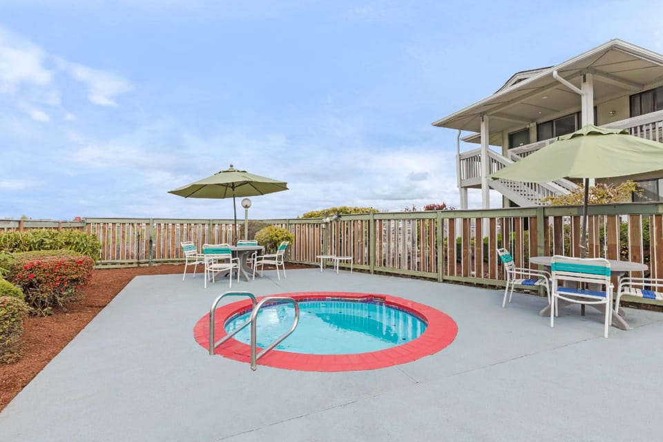 Days Inn by Wyndham Auburn Hotel in Auburn