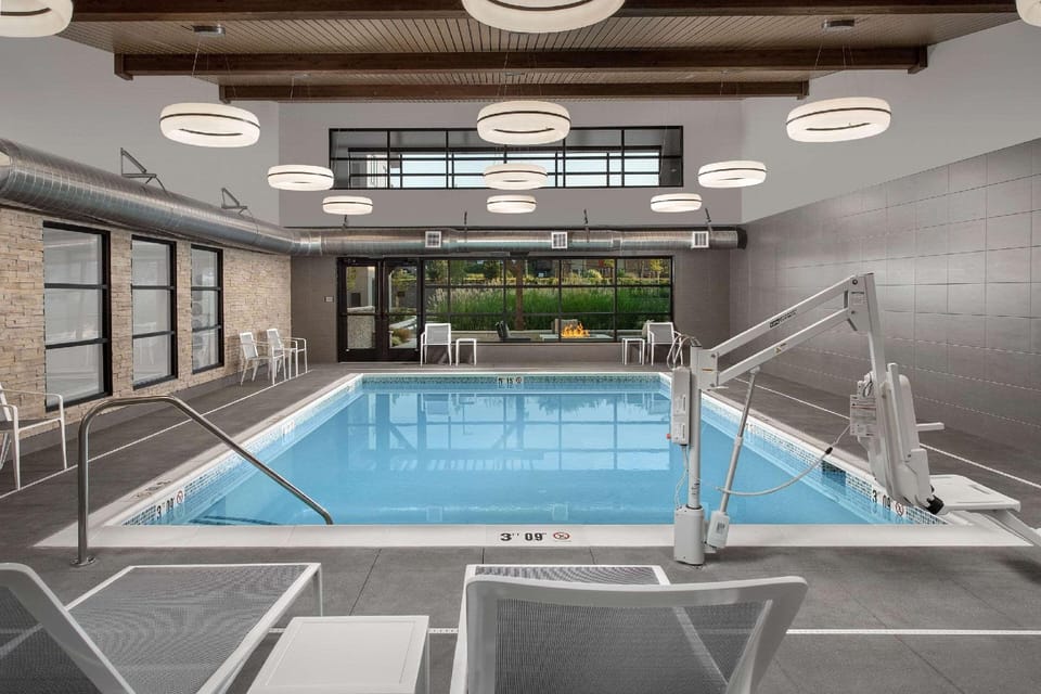 Country Inn & Suites by Radisson, Seattle-Tacoma International Airport, WA Hotel in Des Moines