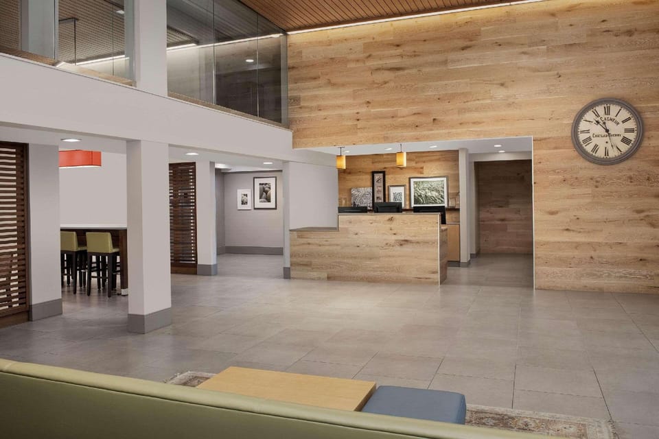 Country Inn & Suites by Radisson, Seattle-Tacoma International Airport, WA Hotel in Des Moines