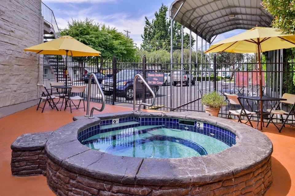 Campus Inn & Suites Eugene Downtown Motel in Eugene