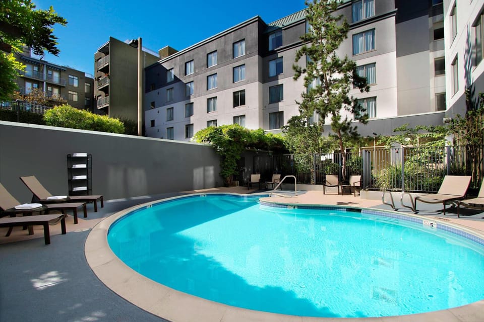Courtyard by Marriott Oakland Downtown Hotel in Alameda