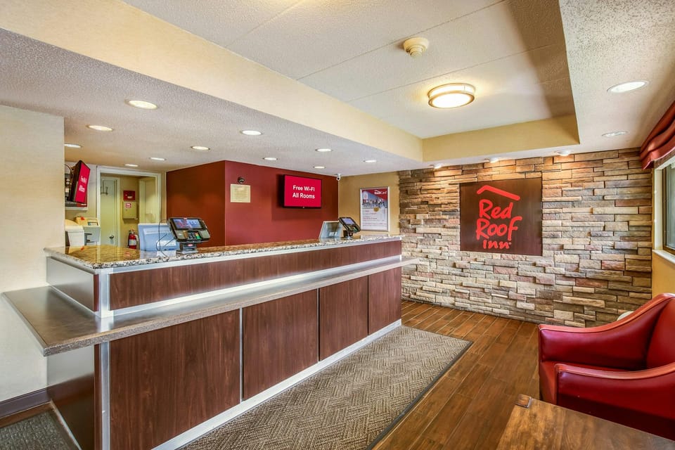 Red Roof Inn Detroit - Plymouth/ Canton Hotel in Livonia