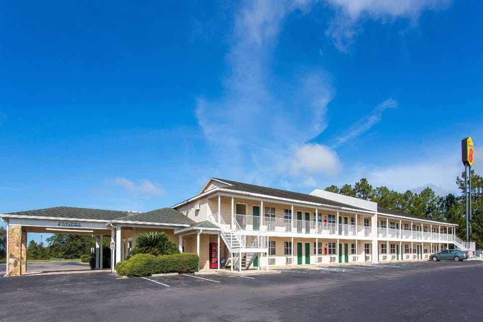 Super 8 By Wyndham Monticello Hotel in Florida