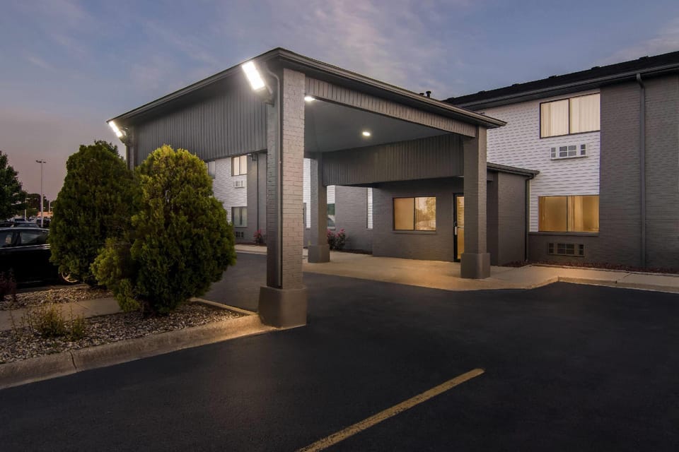 Super 8 By Wyndham Bourbonnais/Kankakee Area Hotel in Illinois