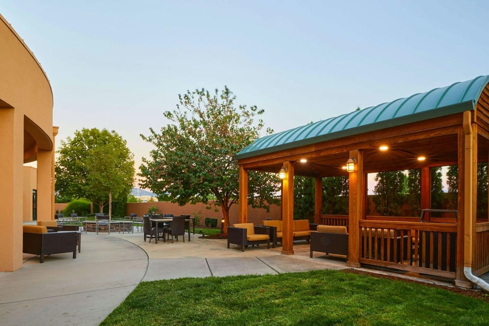 Courtyard by Marriott Medford Airport Hotel in Medford