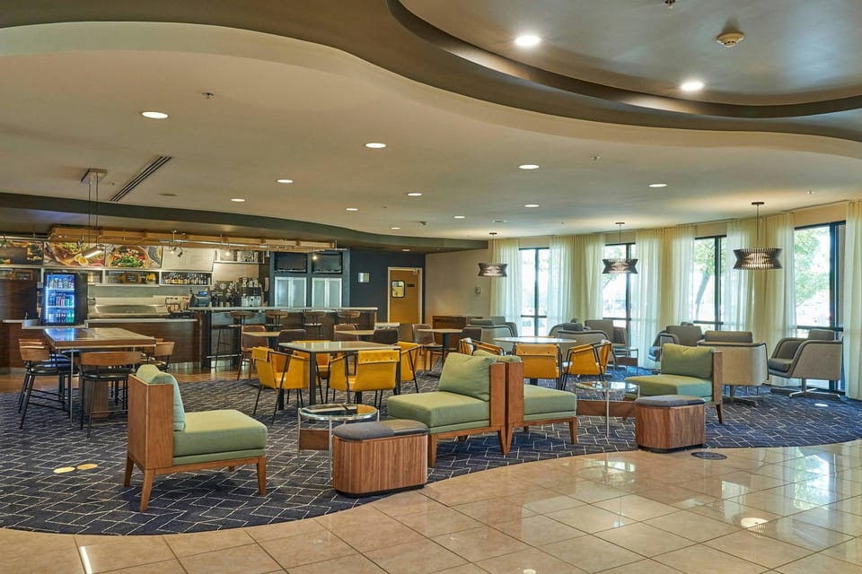 Courtyard by Marriott Medford Airport Hotel in Medford