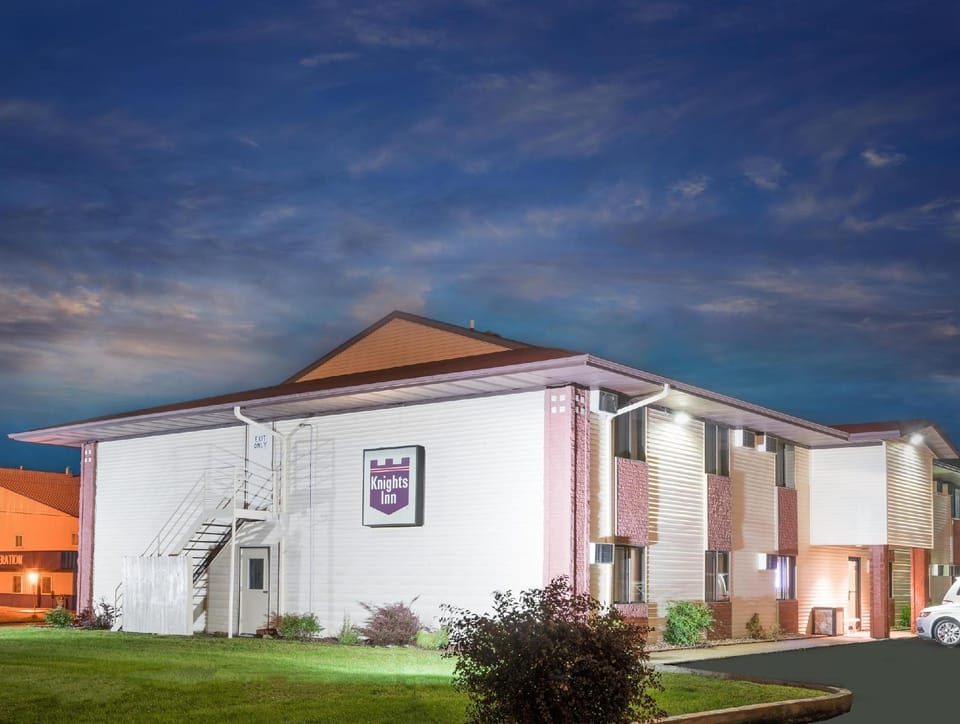 Super 8 By Wyndham Eau Claire I-94 Hotel in Wisconsin