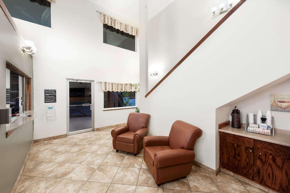 Super 8 By Wyndham Clayton Hotel in New Mexico