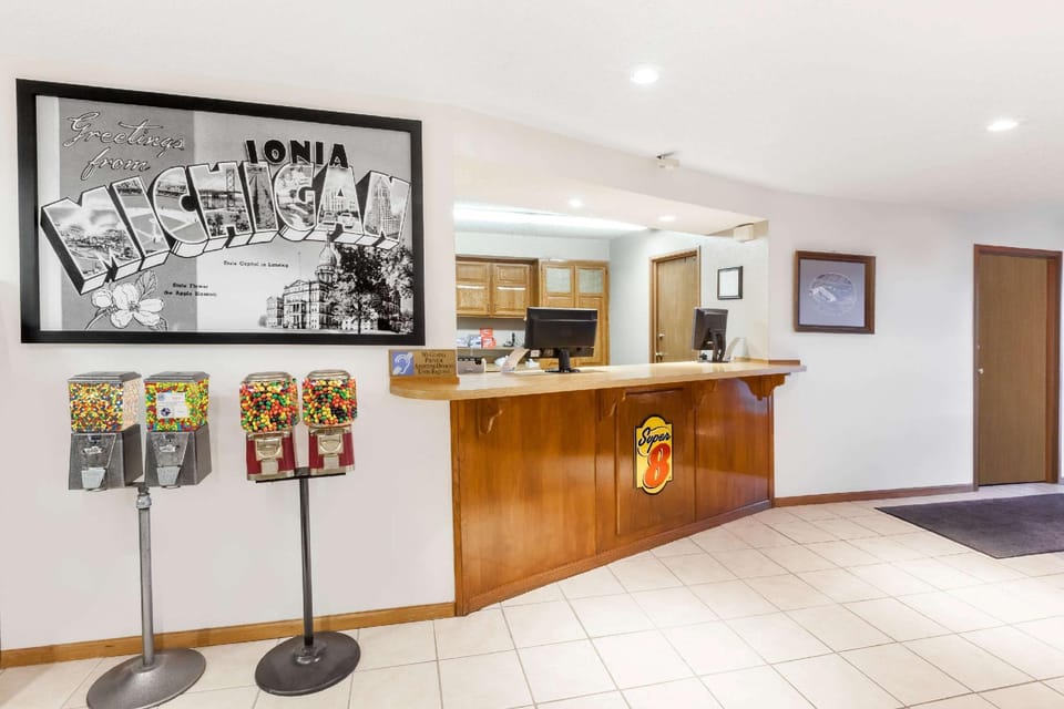 Super 8 By Wyndham Ionia Mi Hotel in Michigan