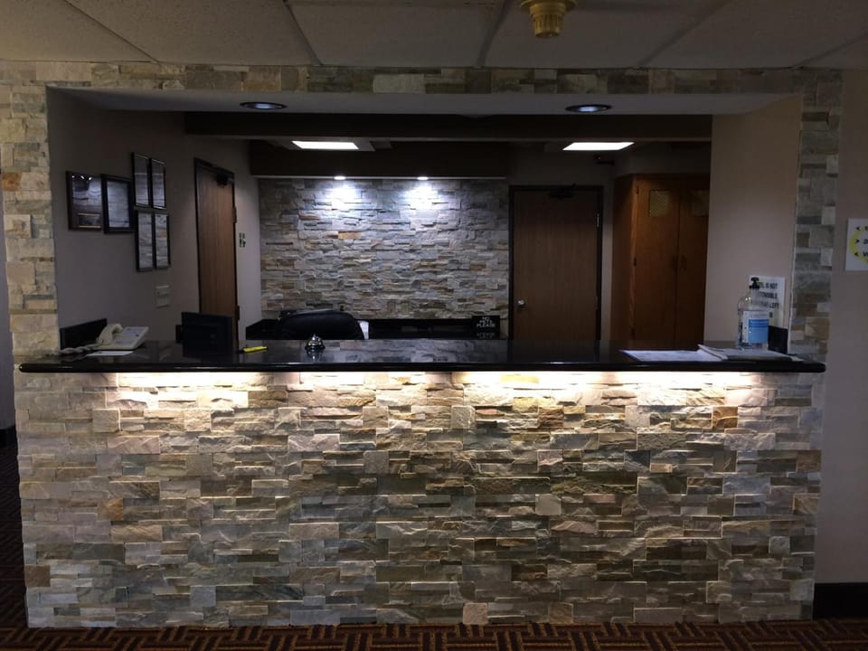Super 8 By Wyndham Knoxville Hotel in Iowa